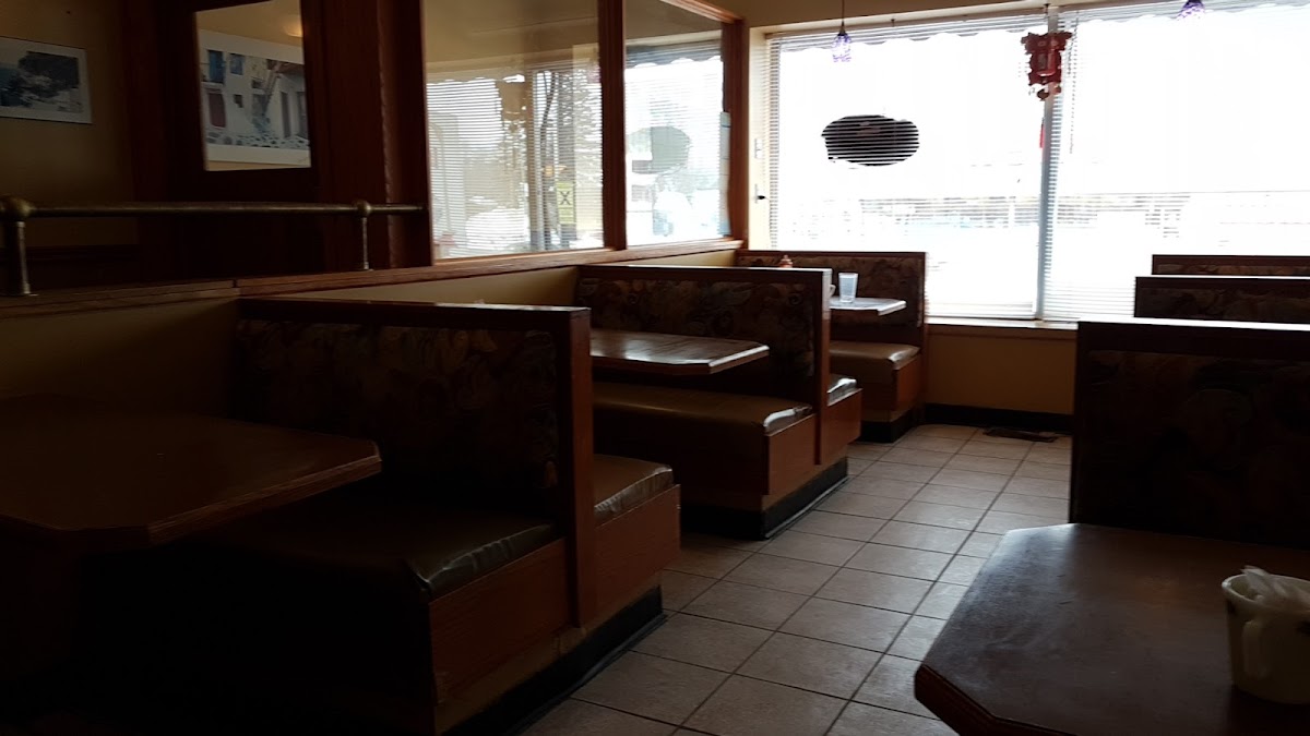 Island Family Restaurant - Photo 3