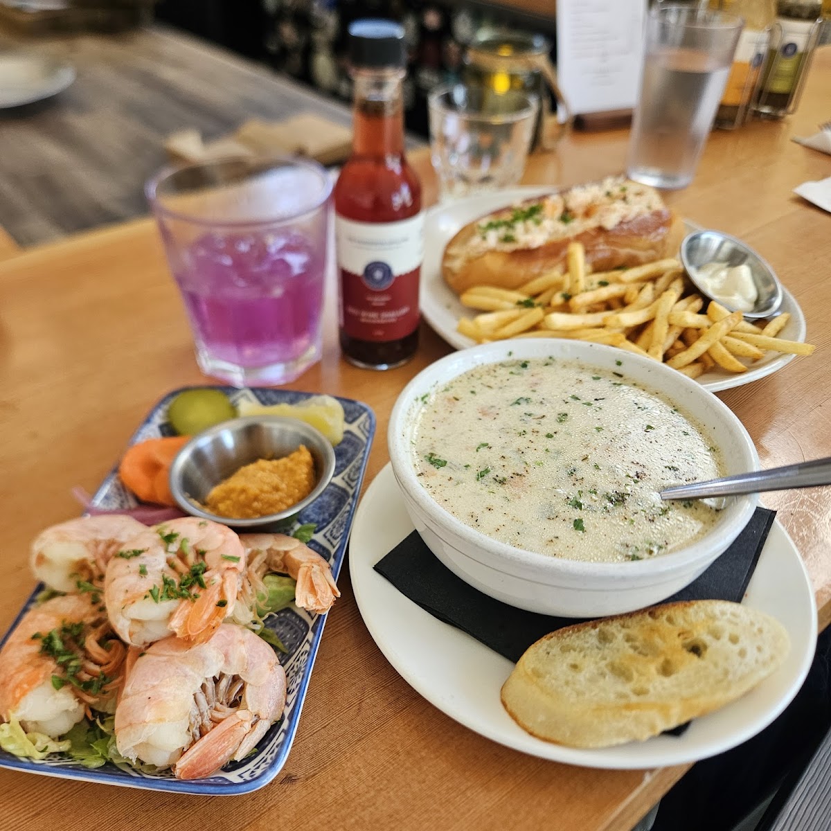 Shuck Taylor's - Photo 2