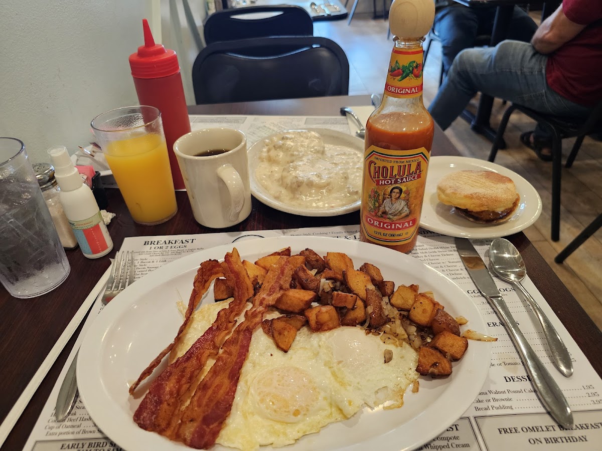 Jo-Jo's Cafe - Photo 1