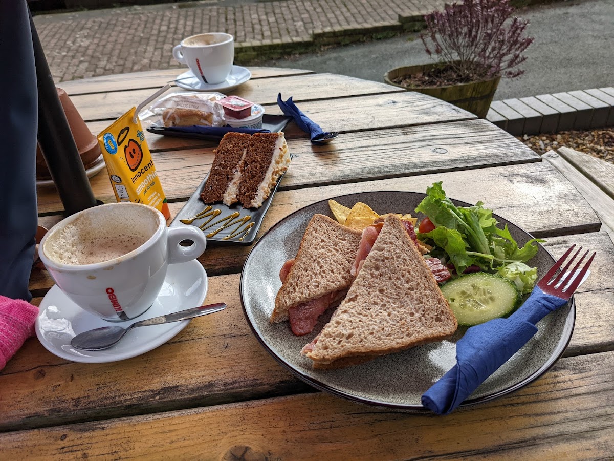 Lockside Cafe - Photo 3