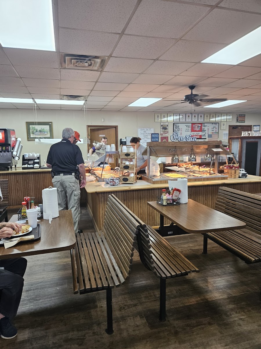 Betty's Cafeteria - Photo 6