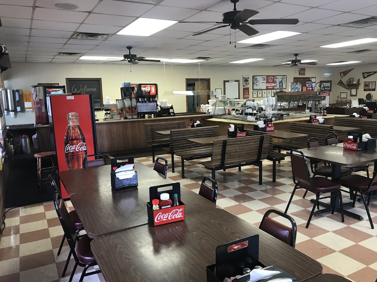 Betty's Cafeteria - Photo 7