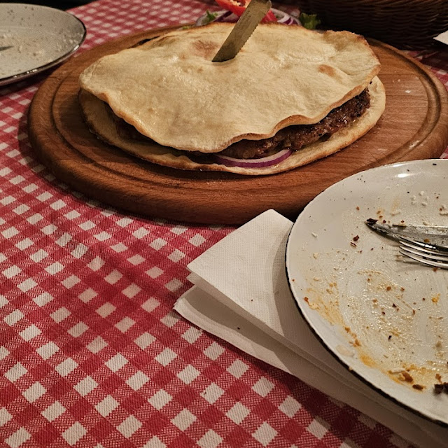 Gurmanska Pljeskavica Zapečena U Lepinji
