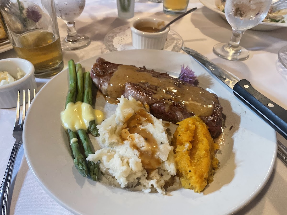 Anthony's Restaurant & Bistro - Photo 2
