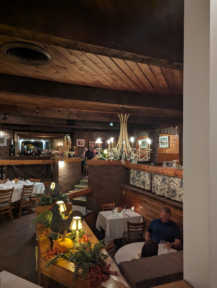 Anthony's Restaurant & Bistro - Photo 5