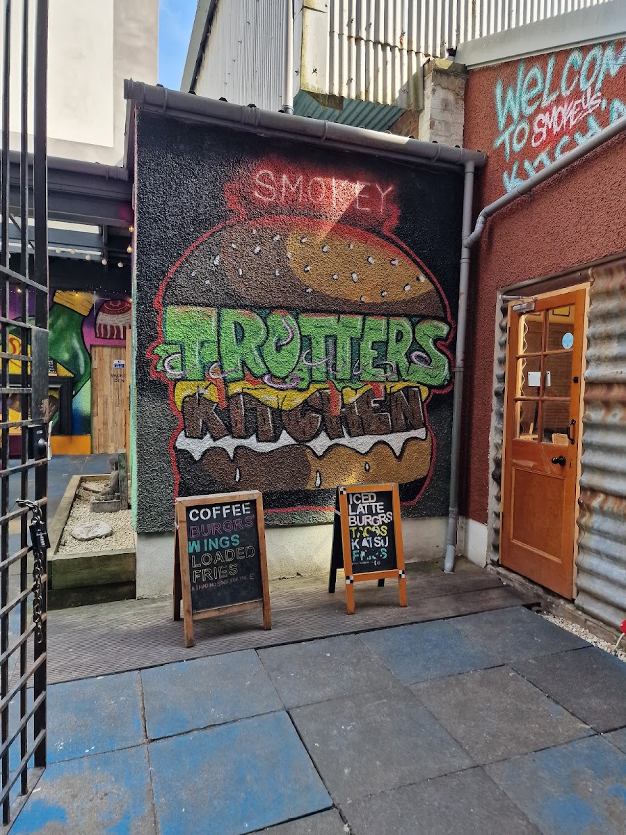 Smokey Trotters Kitchen - Photo 1