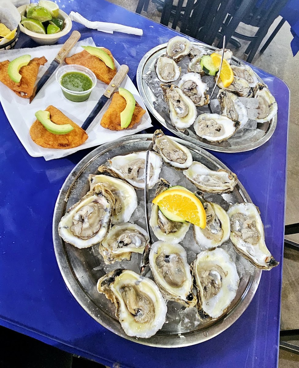 Mariscos La Marea Haltom City - Photo 4