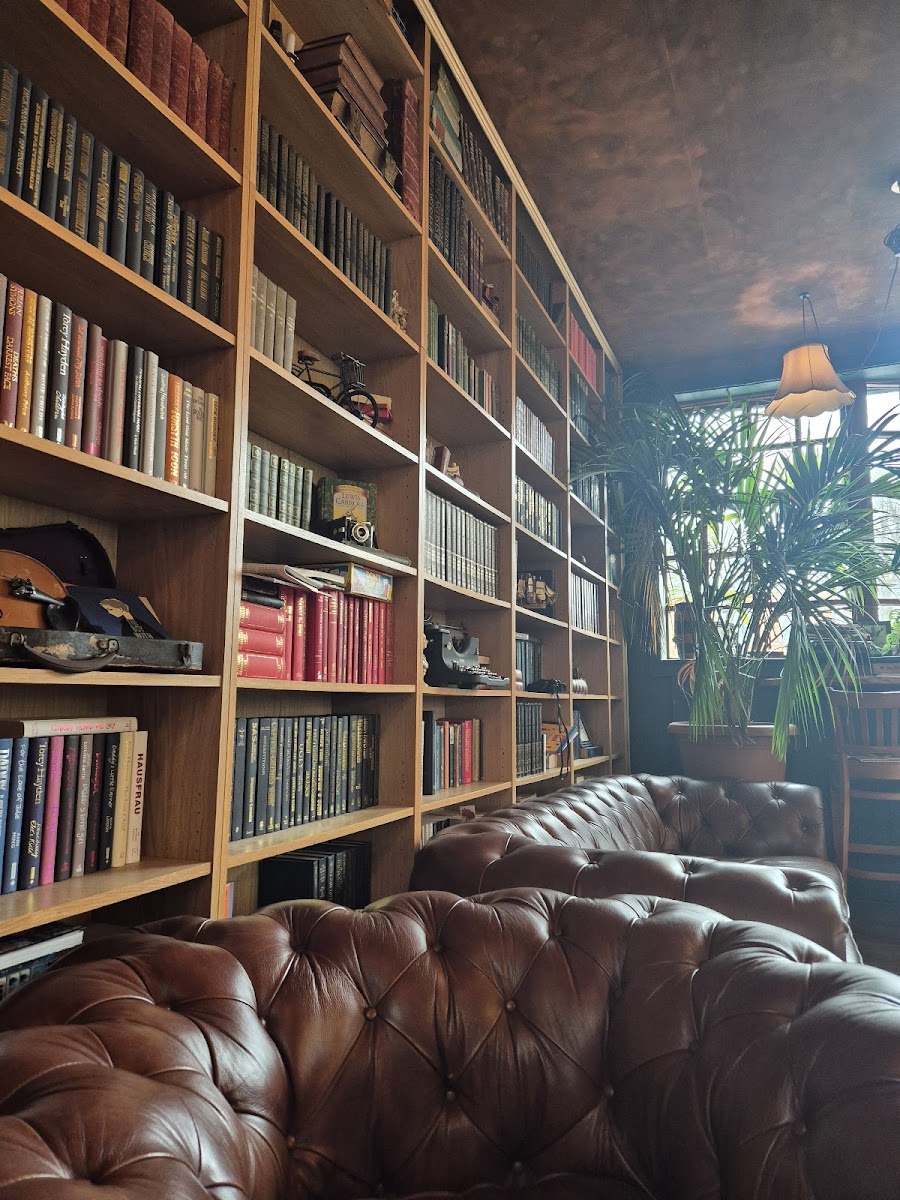 The Old Curiosity Cafe - Photo 1
