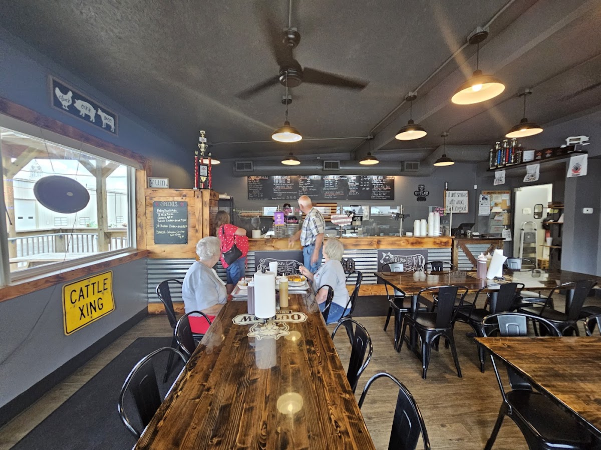 Outlaw Smokehouse - Photo 2