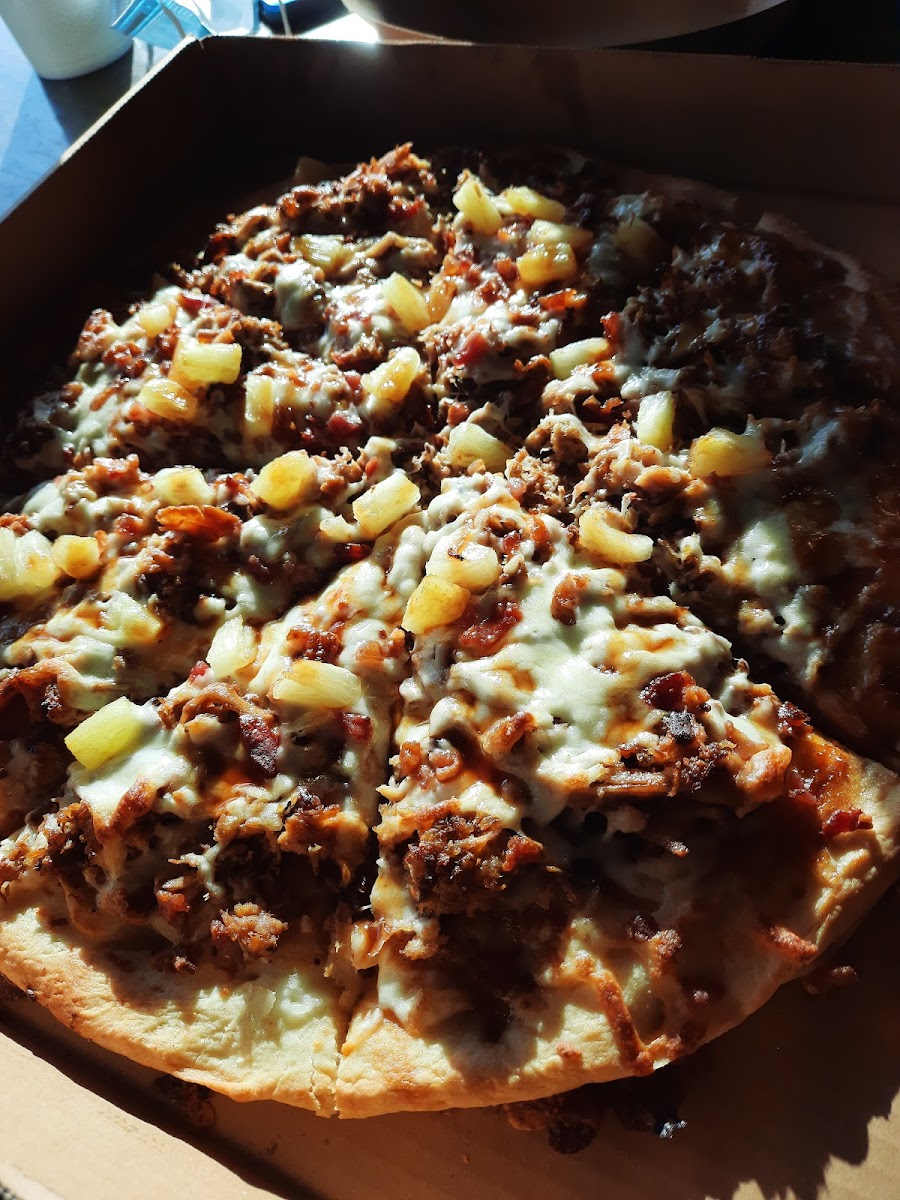 Outlaw Smokehouse - Photo 8