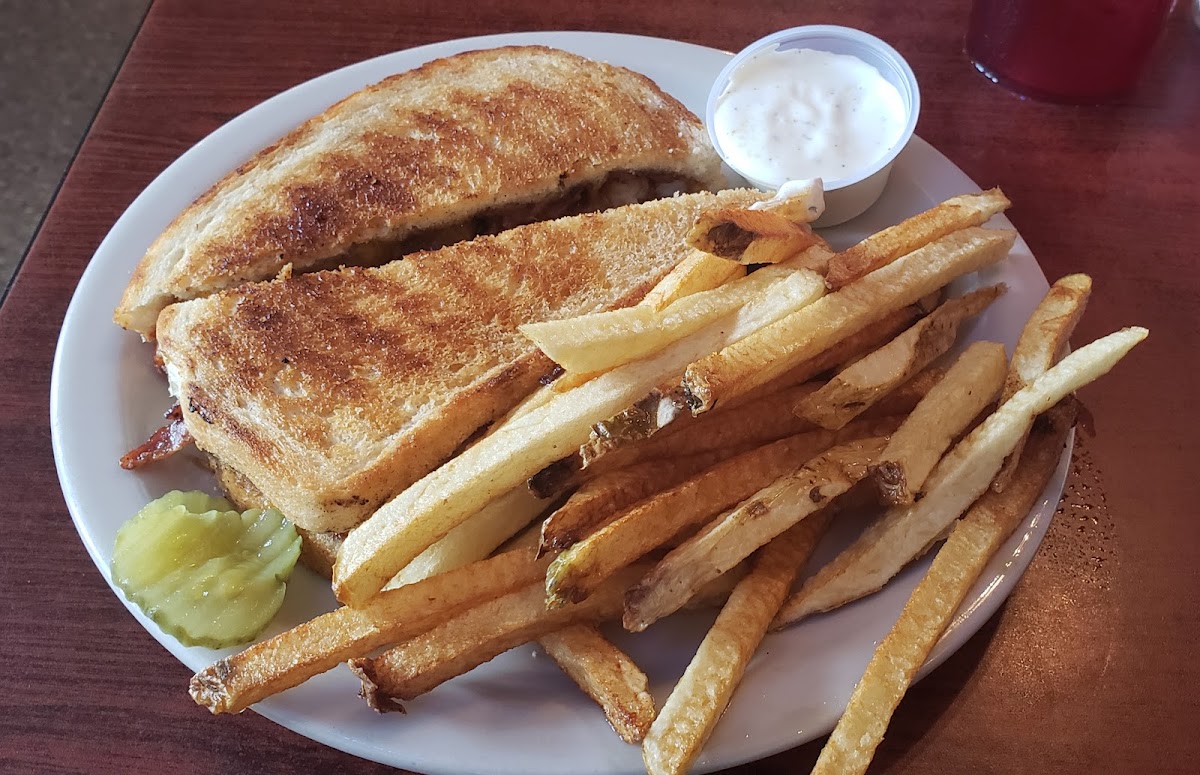 Casey's Restaurant & Lounge - Photo 1