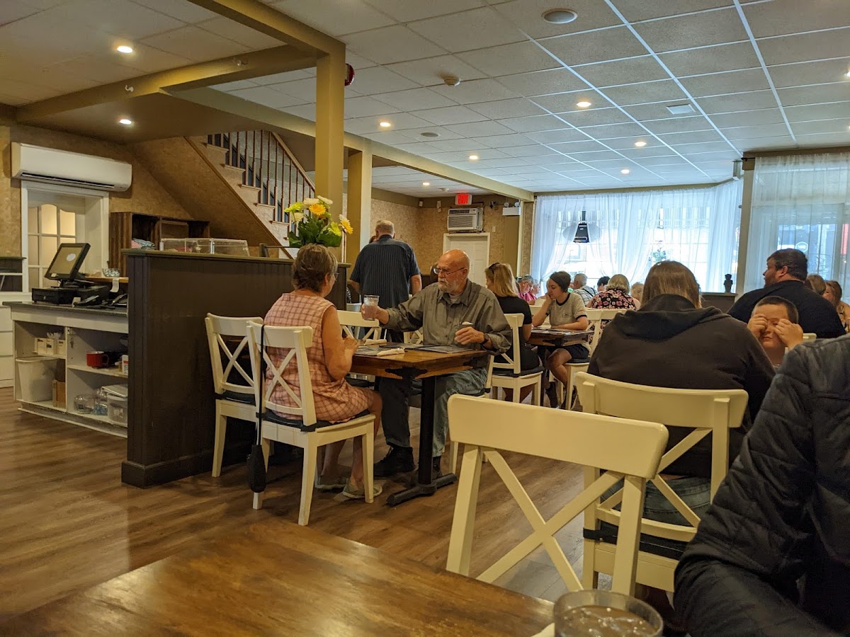 Lisa's Family Restaurant - Photo 8