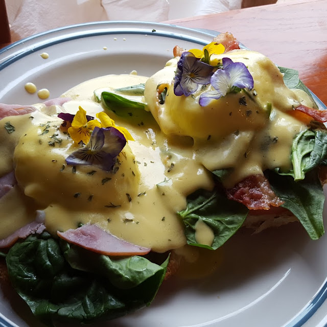 Eggs Benedict