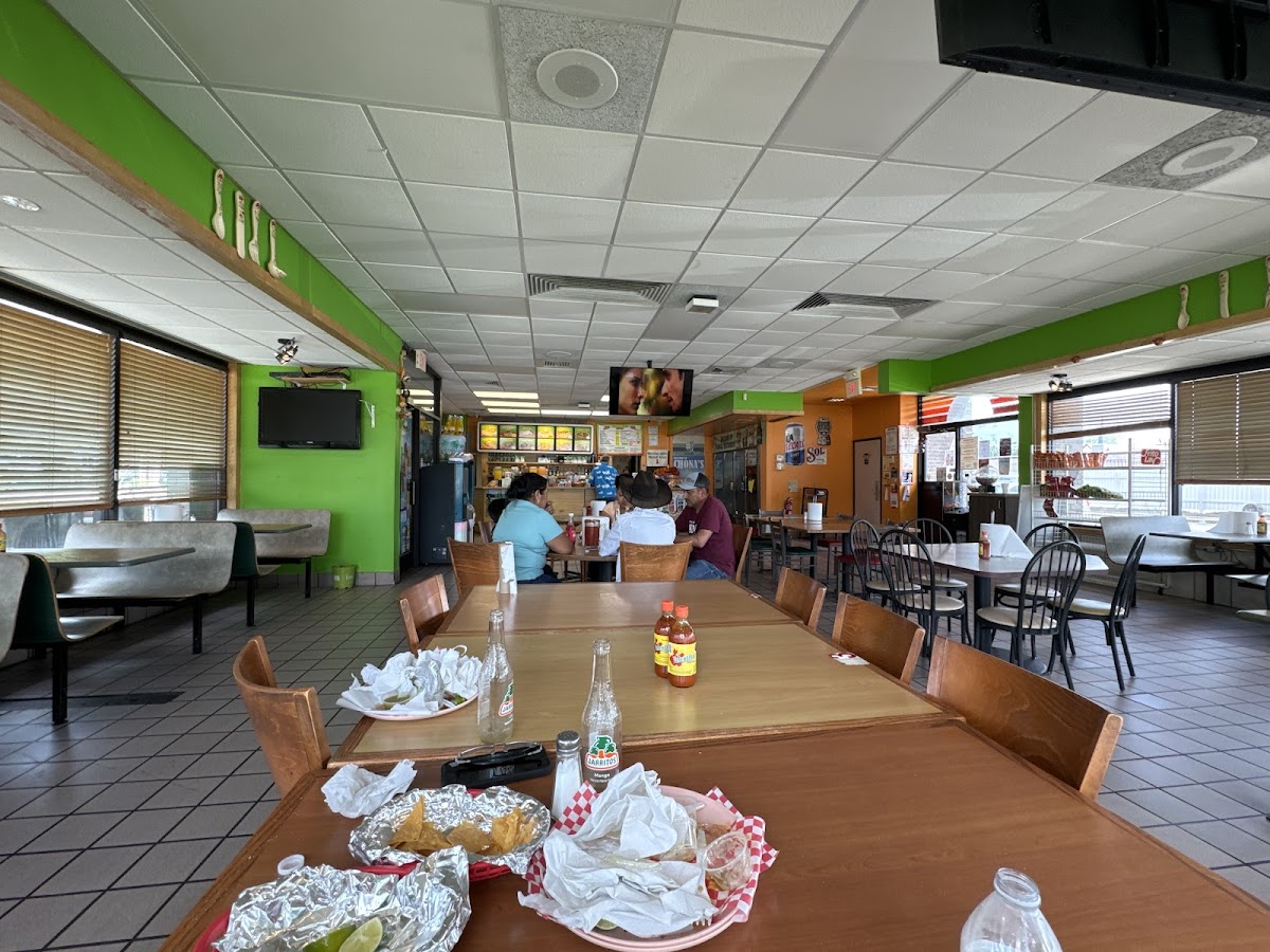 Chona's Restaurant - Schuyler - Photo 1