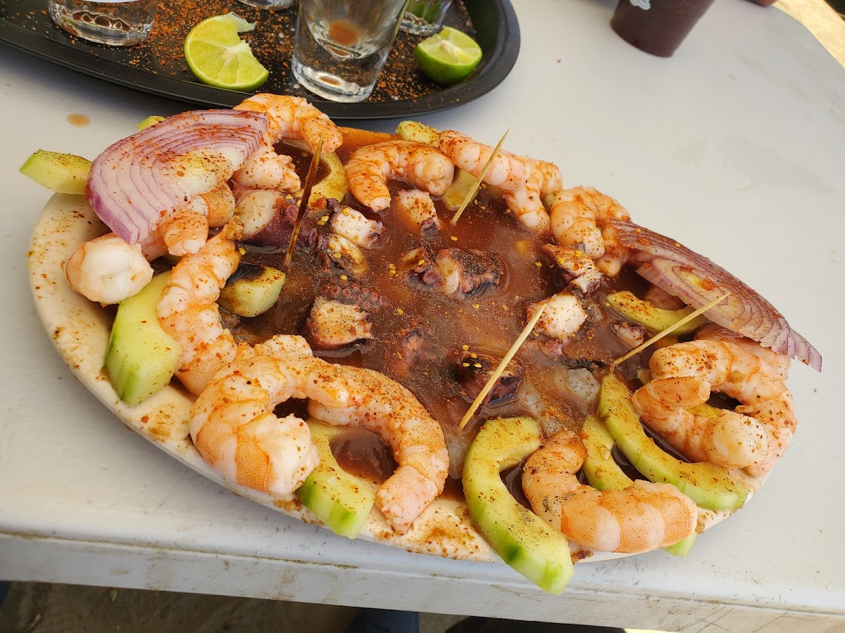 broski mariscos - Photo 1