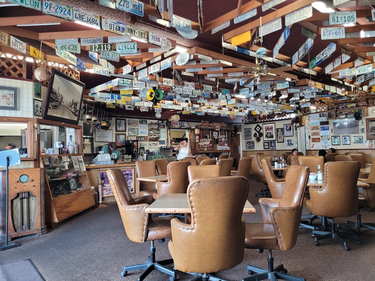 Shirley's Cafe - Photo 4