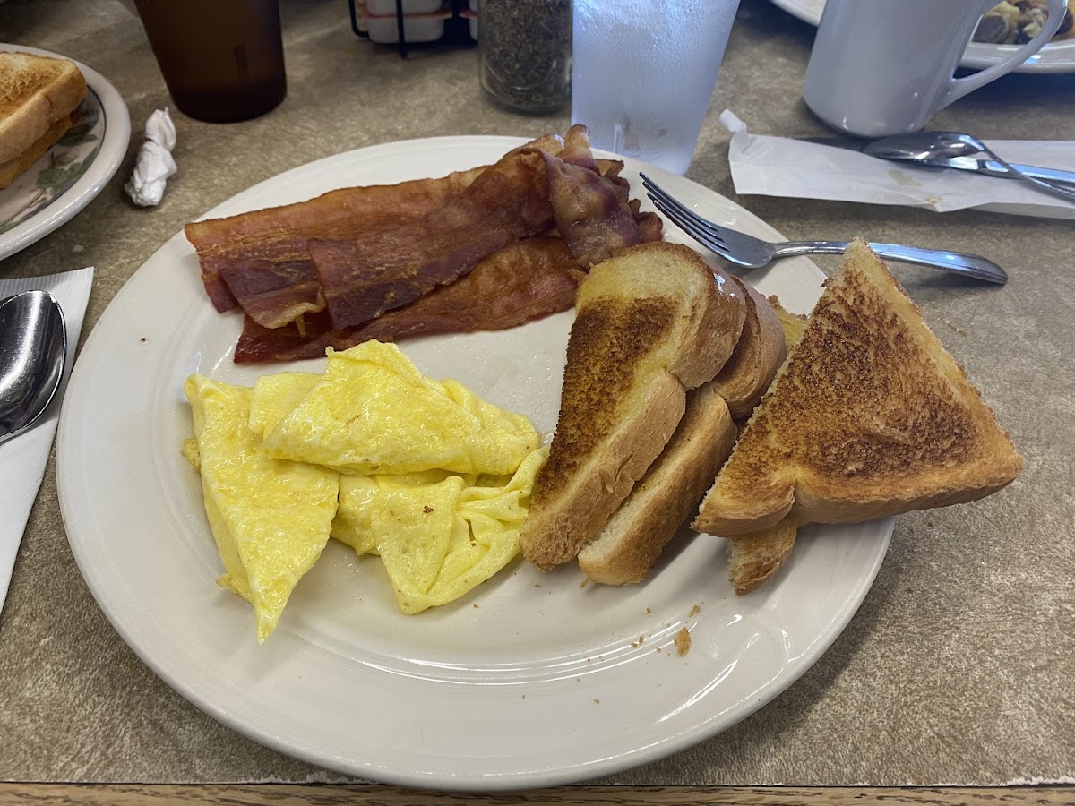 Shirley's Cafe - Photo 7