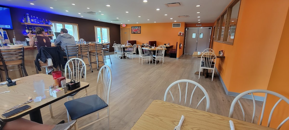 River Ville Bar and Grill - Photo 8