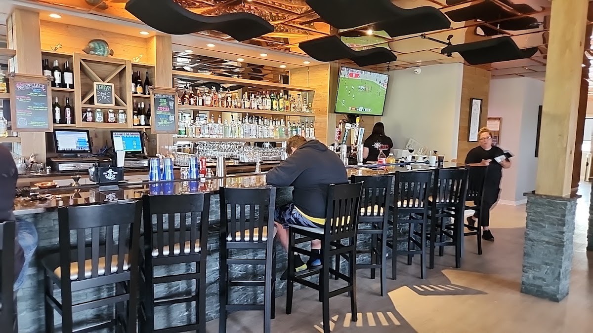 Lures Restaurant and Bar - Photo 2
