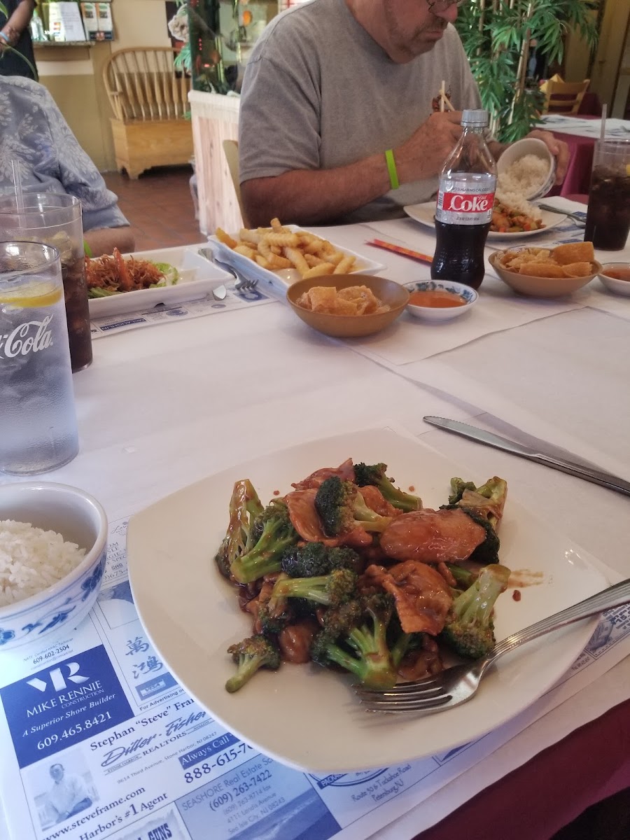 Fai's Chinese Restaurant - Photo 2
