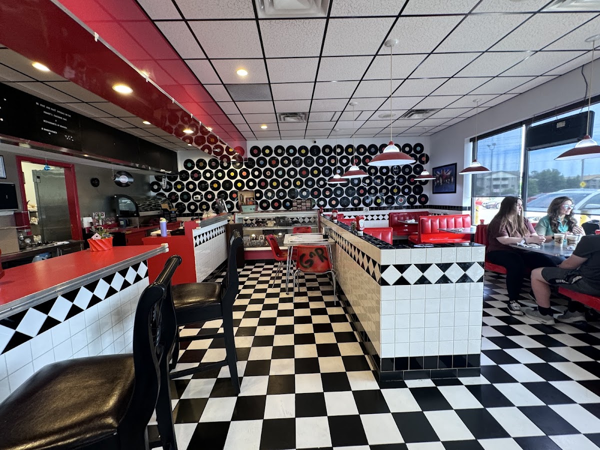 Dohboy's Diner - Photo 2