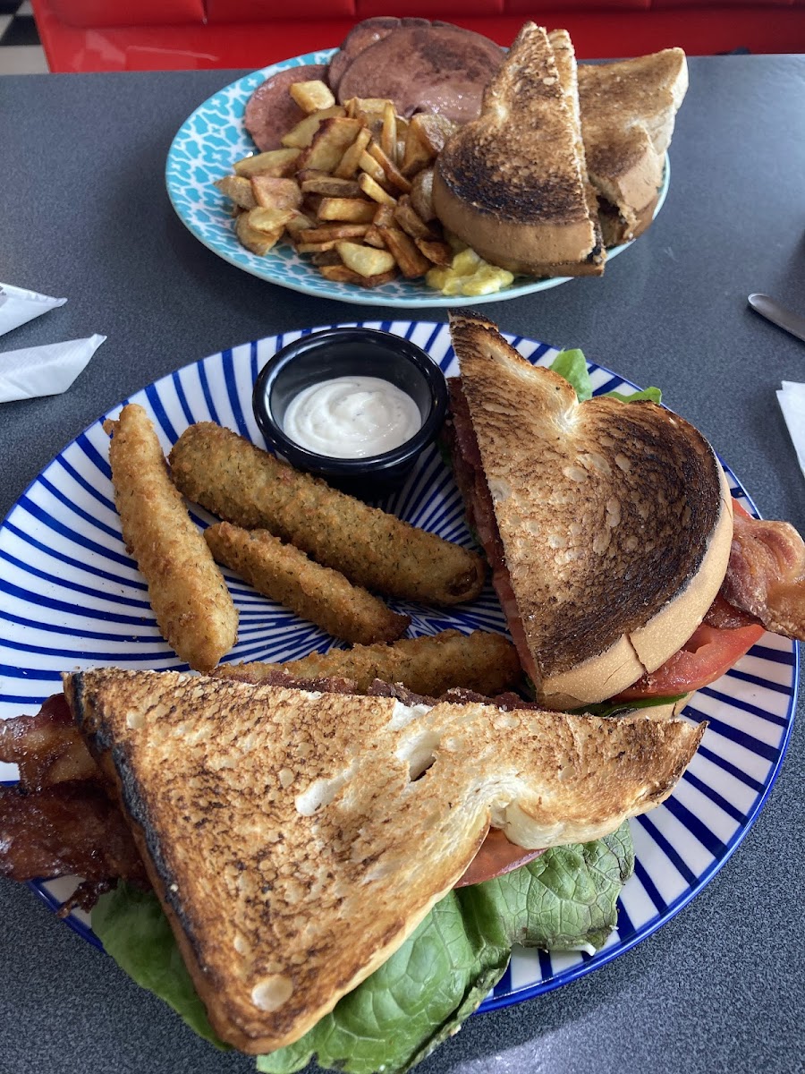 Dohboy's Diner - Photo 3