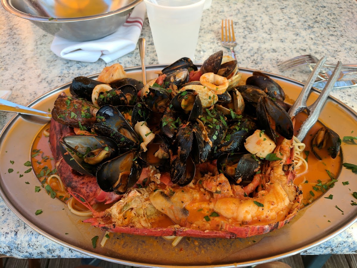 Lamberti's Sunset Marina & Restaurant - Photo 4