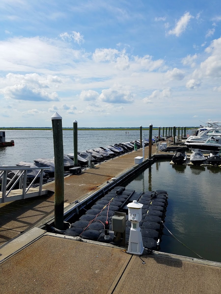 Lamberti's Sunset Marina & Restaurant - Photo 5
