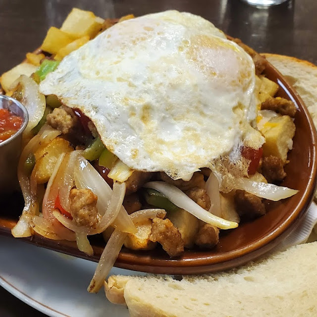 Breakfast Poutine