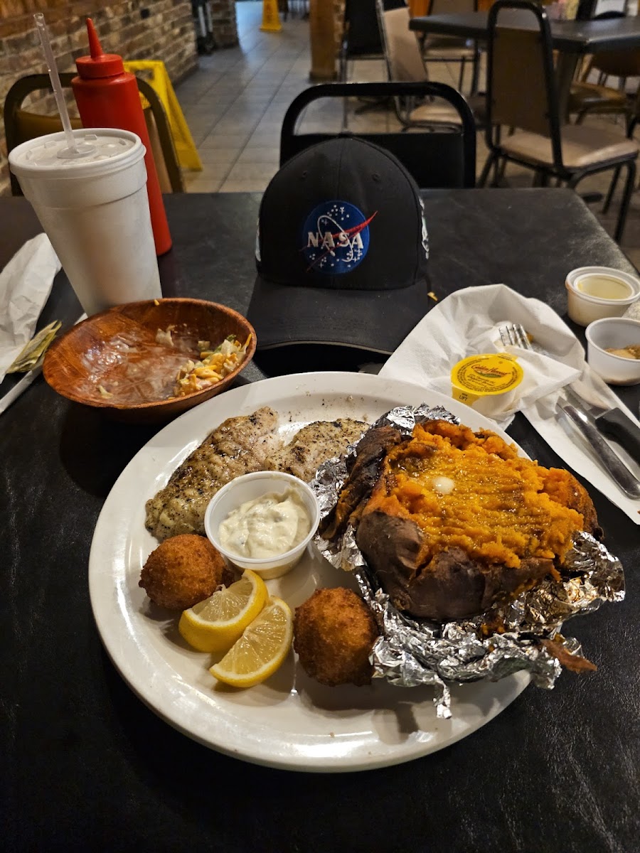 Ruben's Fish and Steak House - Photo 1