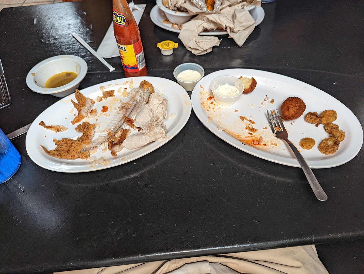 Ruben's Fish and Steak House - Photo 4