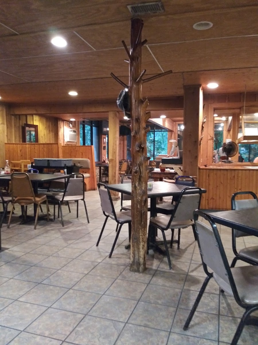 Ruben's Fish and Steak House - Photo 7