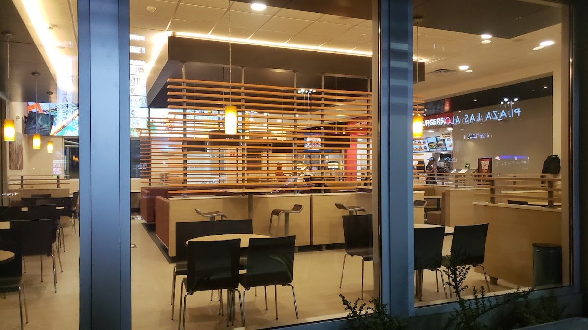Carl's Jr. Plaza Las Alondras