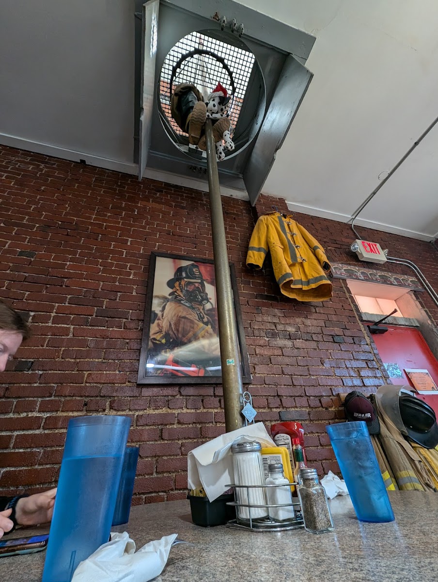 Firehouse Cafe - Photo 9