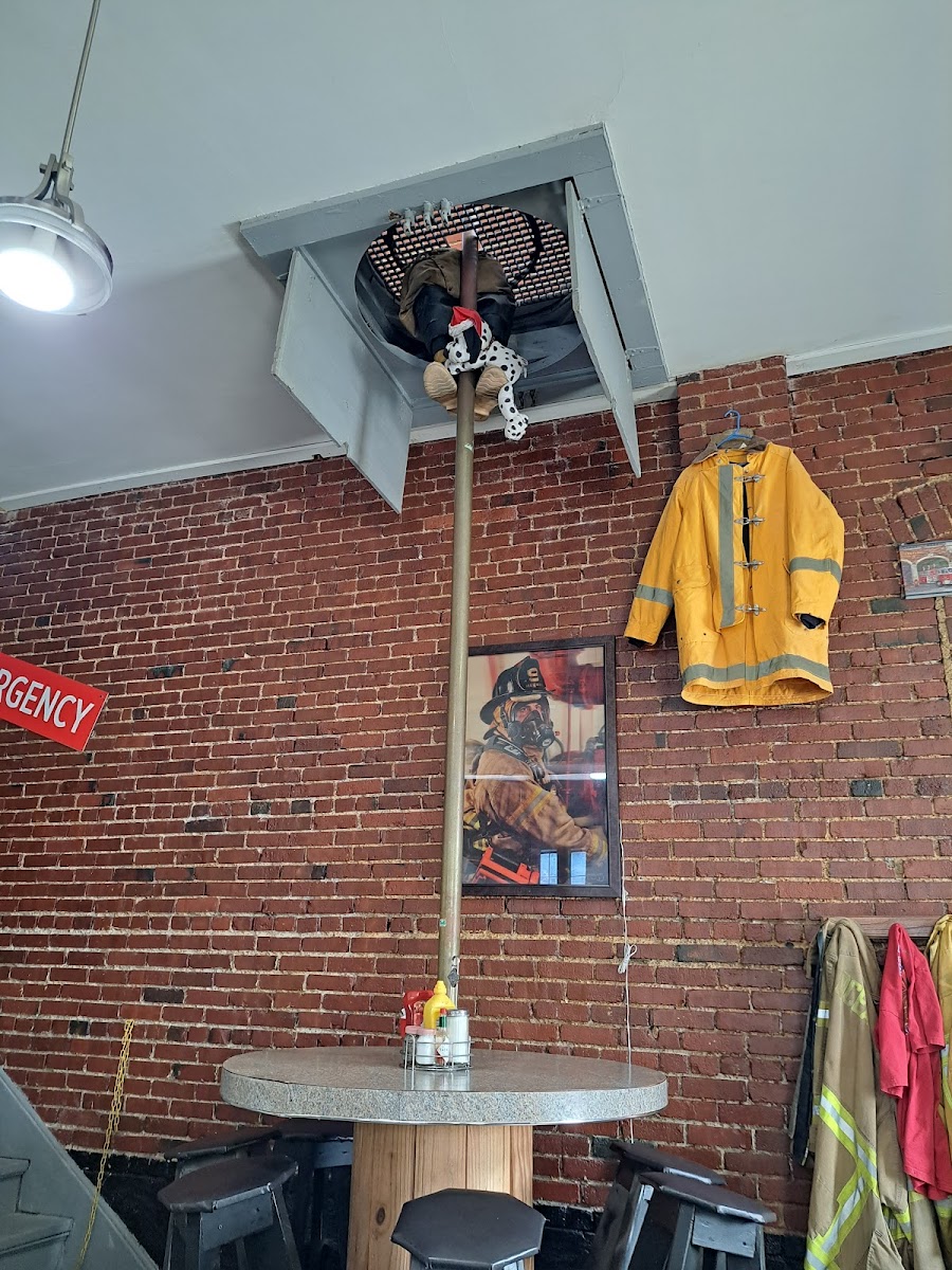 Firehouse Cafe - Photo 7