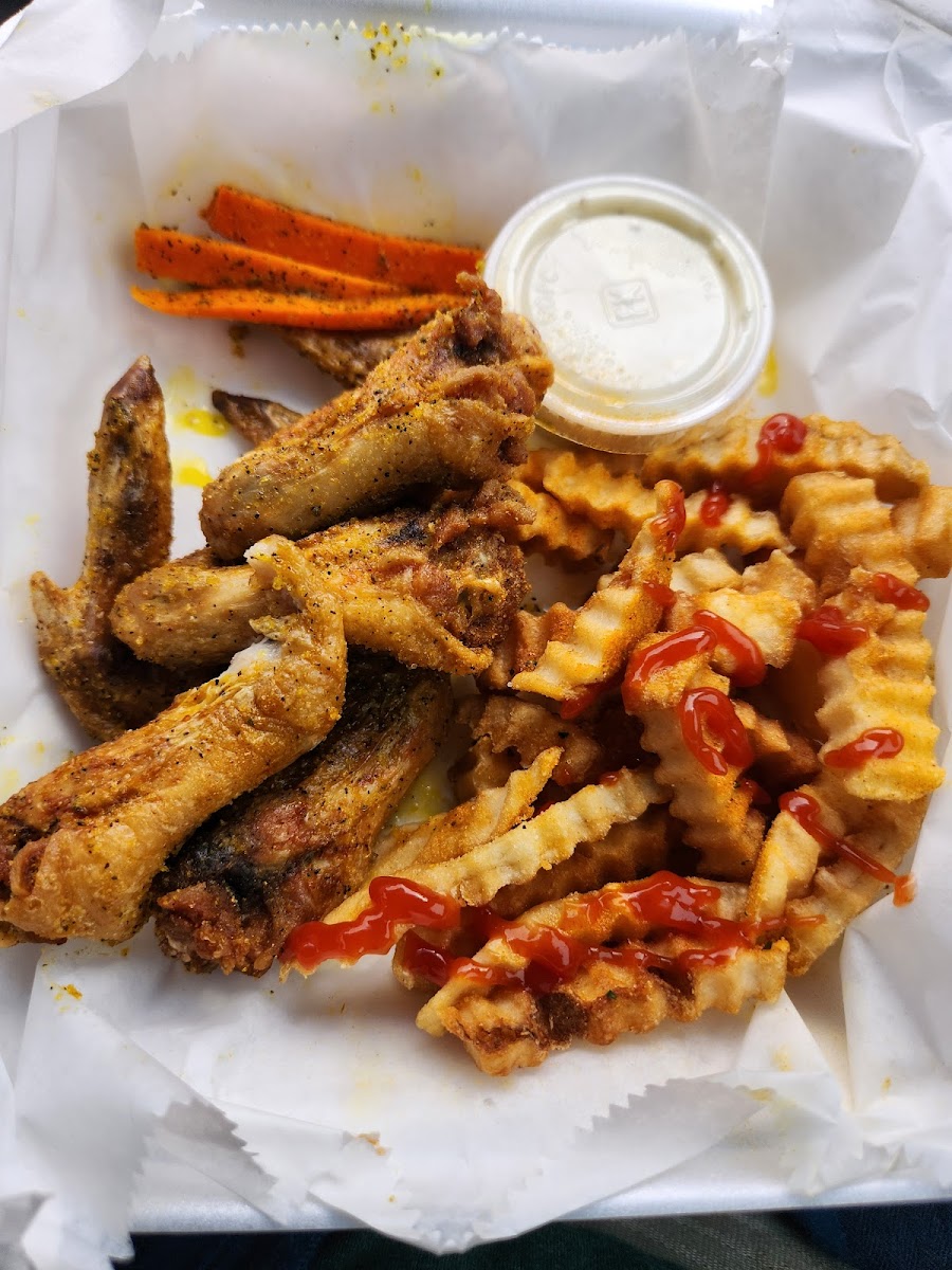 Down South Wings & Grill - Photo 4