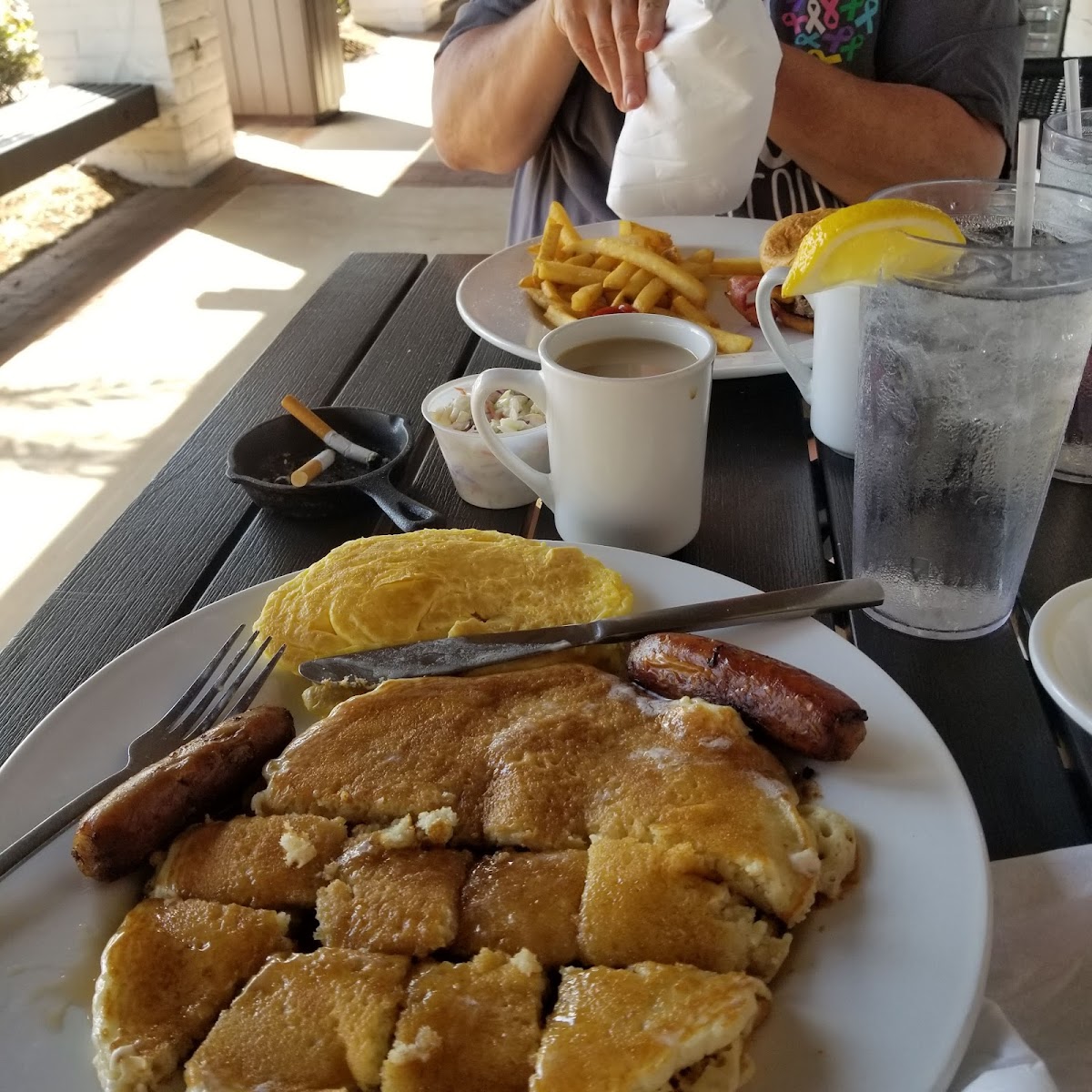 Lili's Cafe - Photo 9