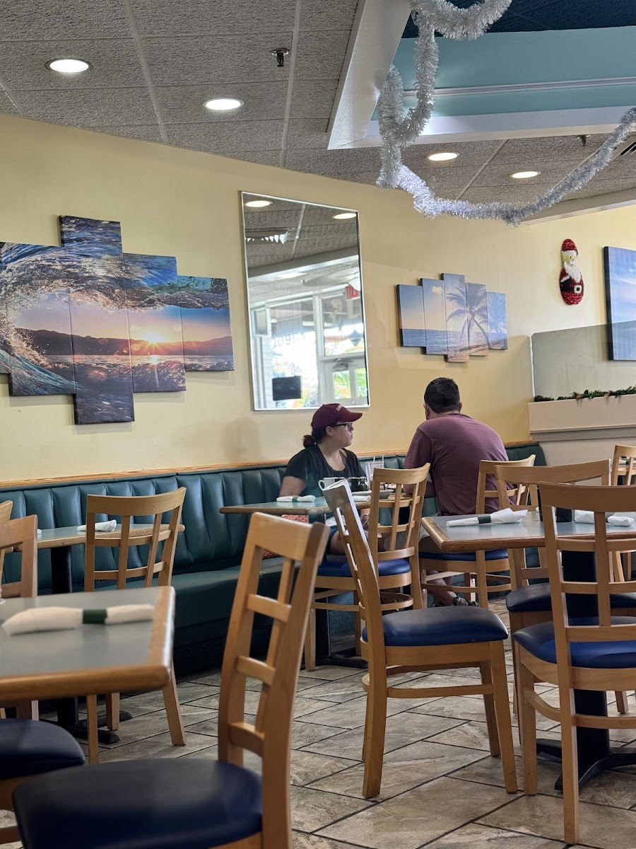 Lili's Cafe - Photo 2