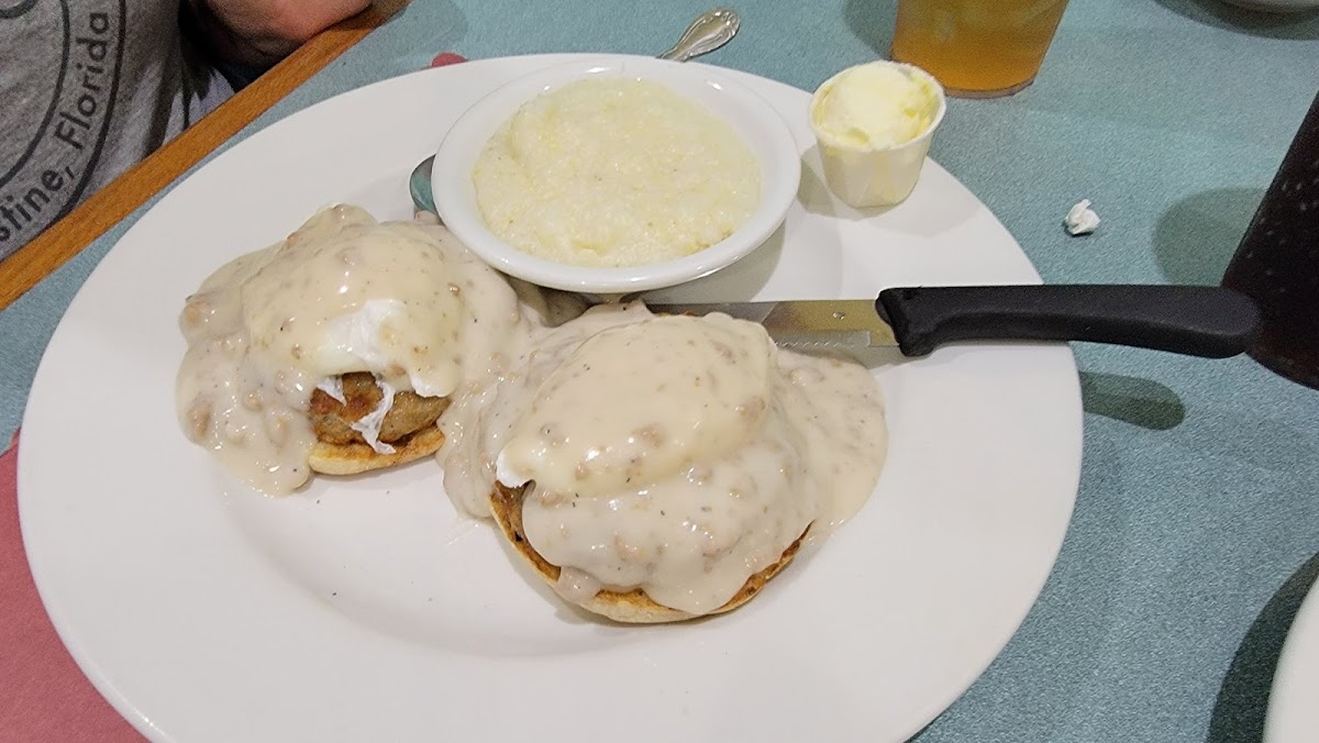 Lili's Cafe - Photo 8