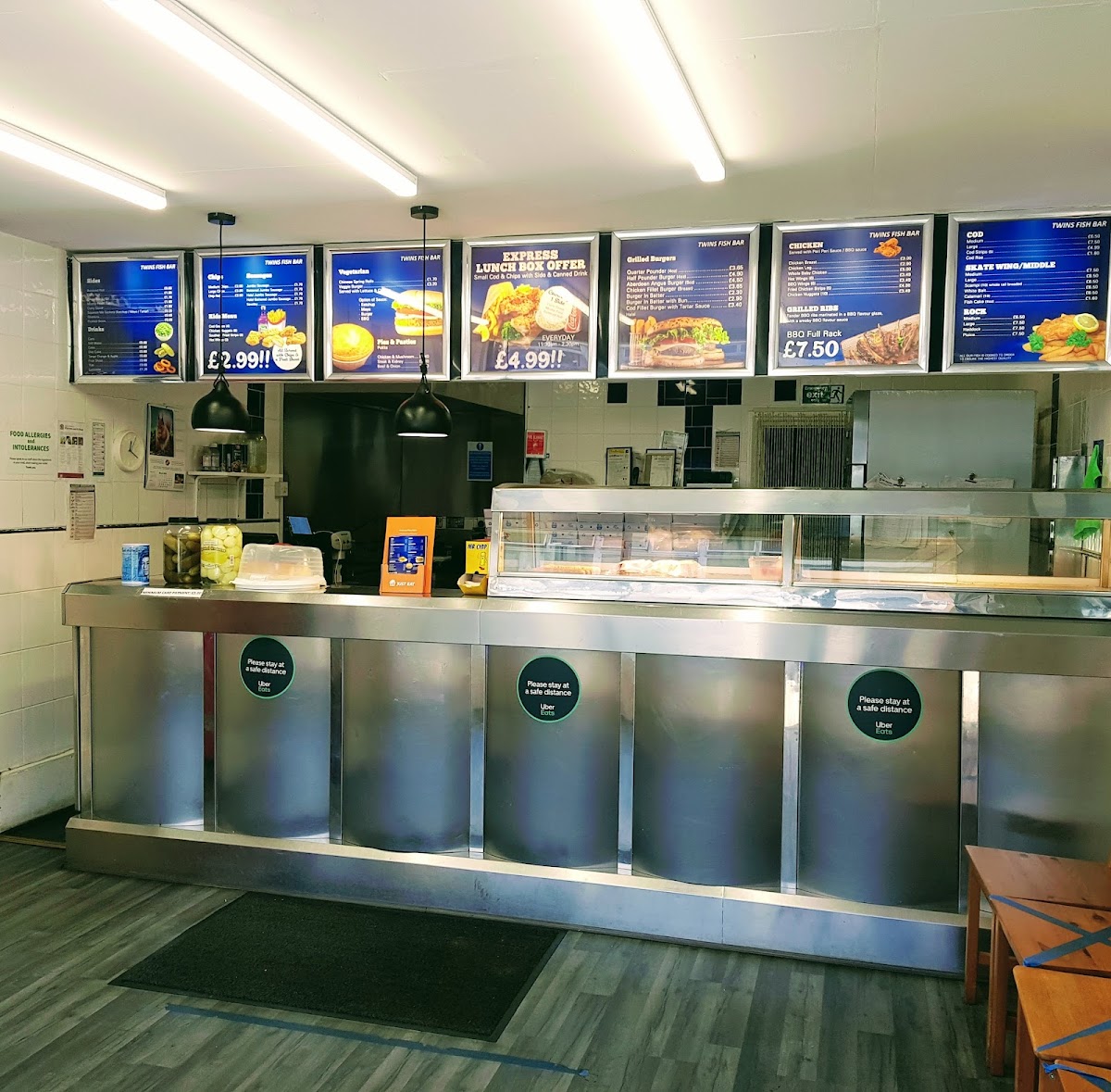 Twins Fish Bar - Photo 2