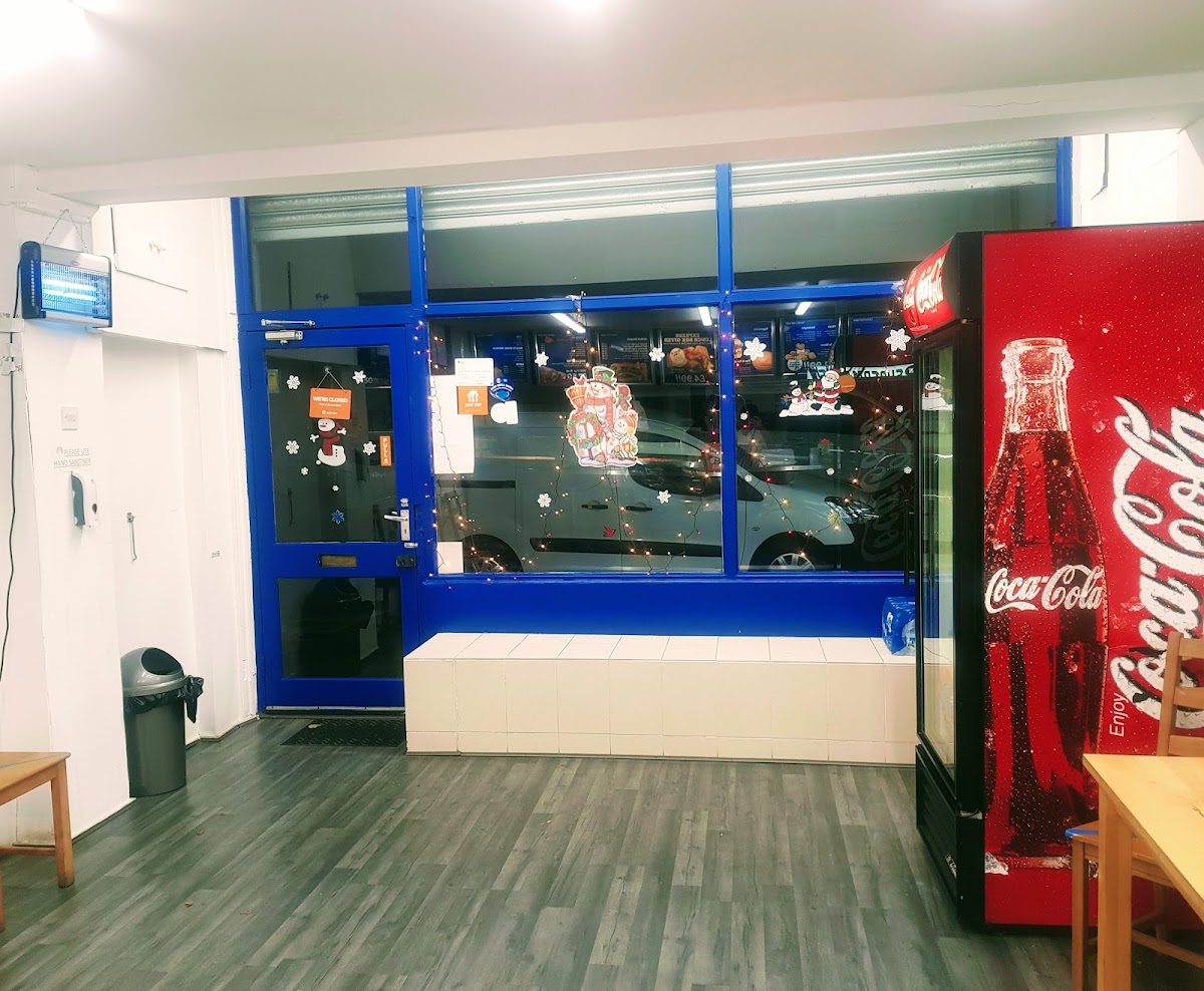 Twins Fish Bar - Photo 3