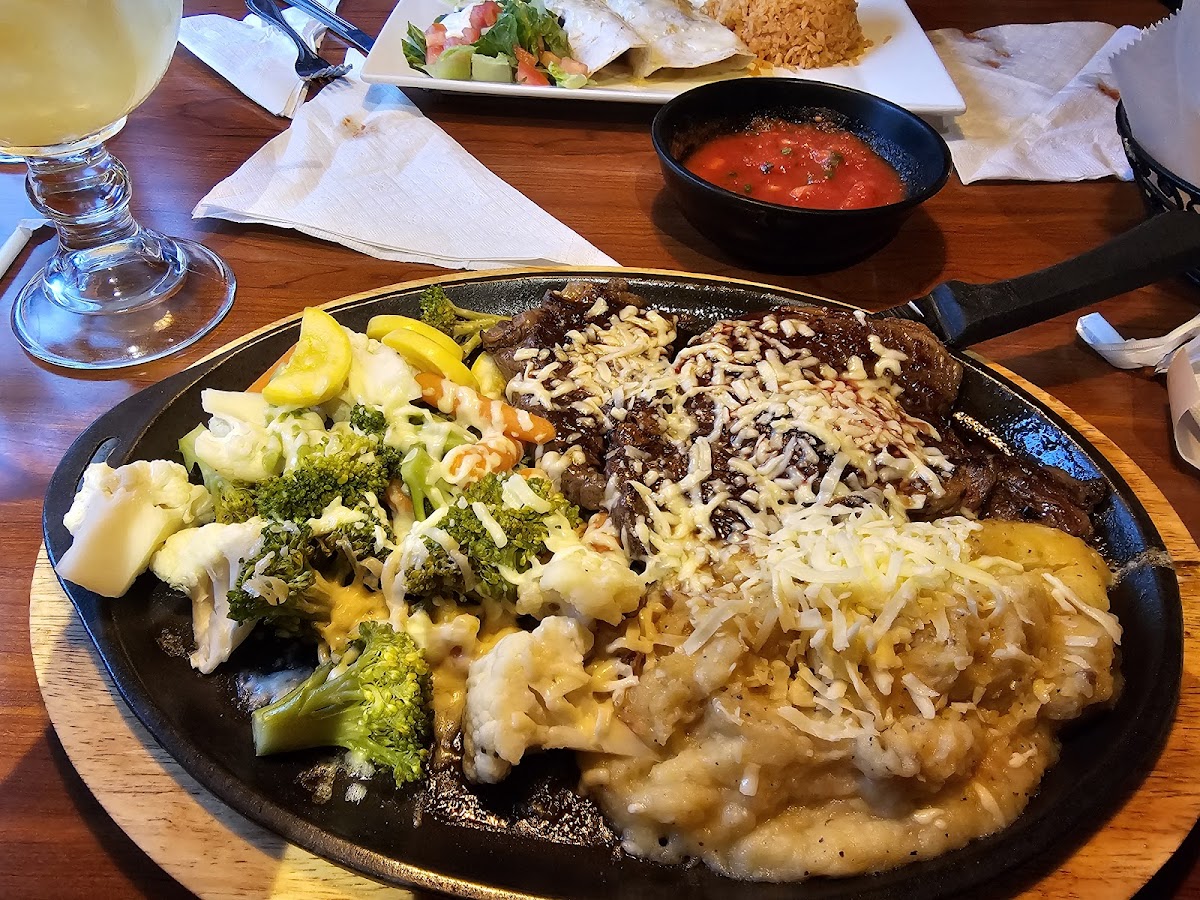 El Vallarta Mexican Restaurant & Cantina - Photo 2