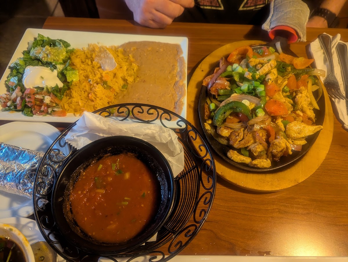 El Vallarta Mexican Restaurant & Cantina - Photo 3