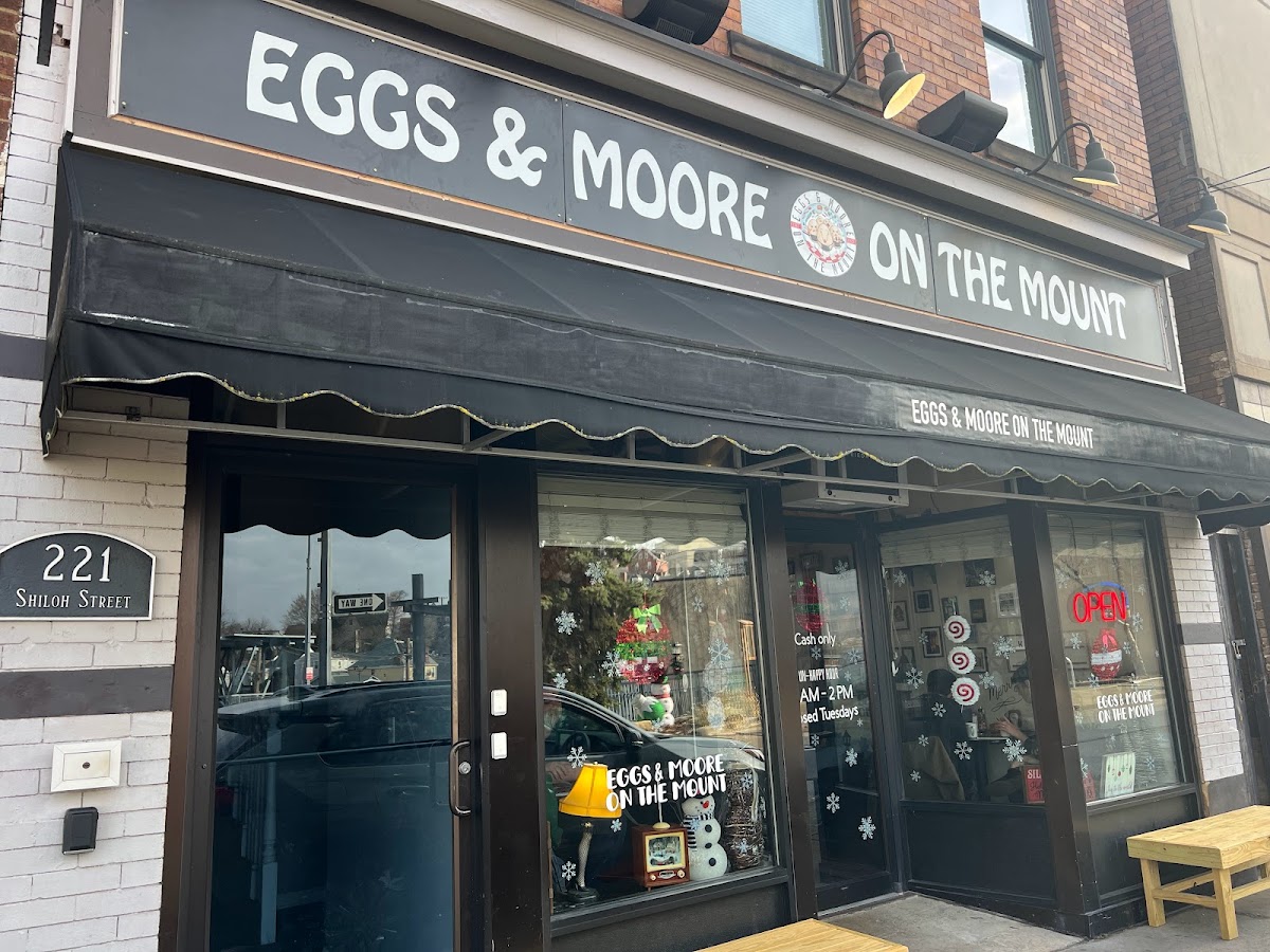 Eggs & Moore - Photo 7