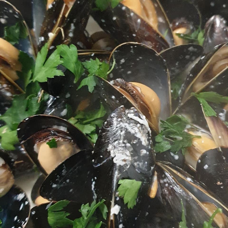 Naked Fish - Photo 4