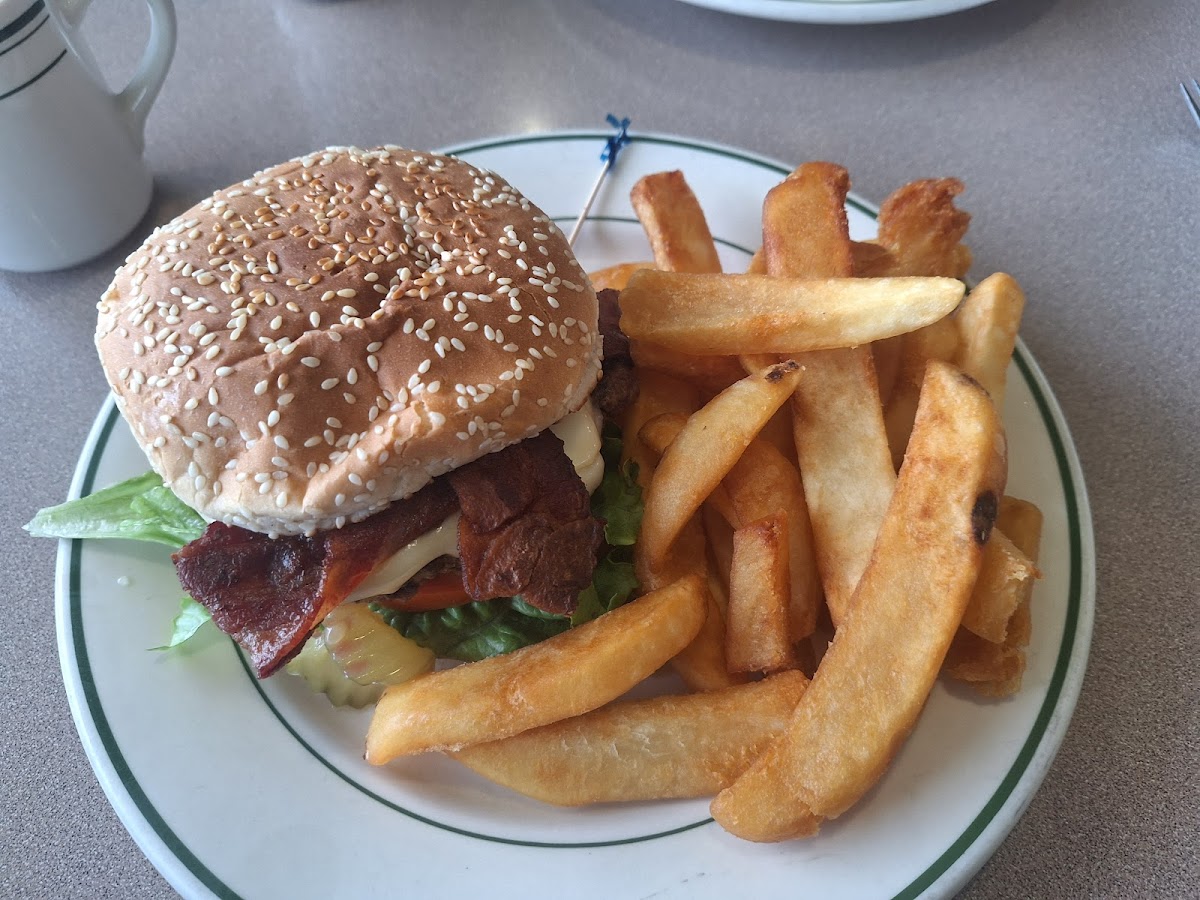 Luigi’s Restaurant - Photo 6
