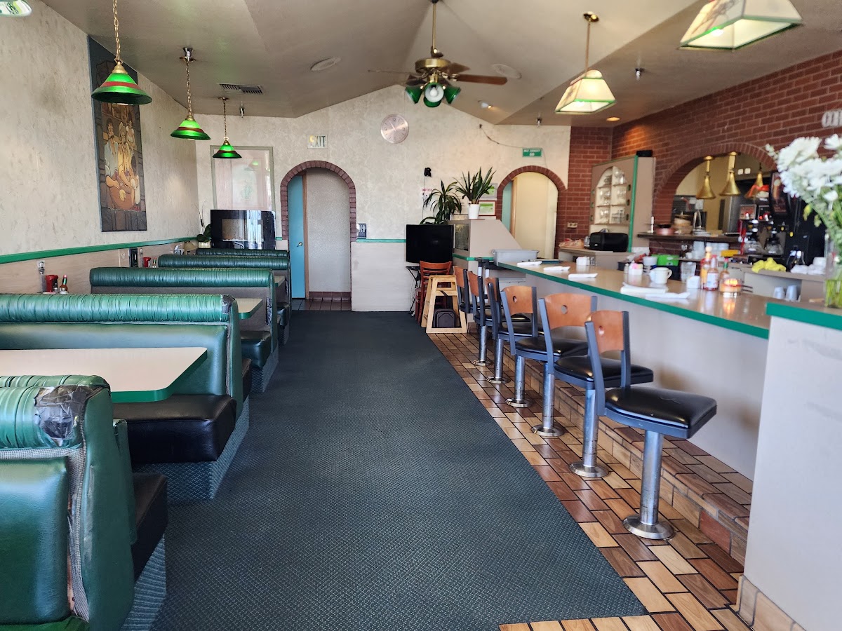 Luigi’s Restaurant - Photo 7