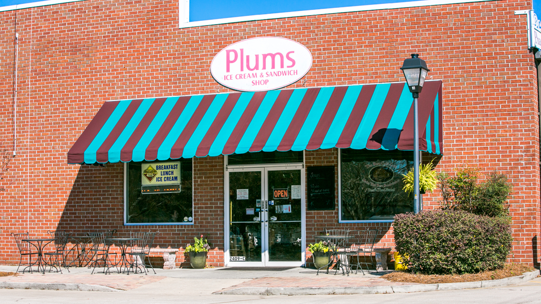 Plums Restaurant - Photo 5