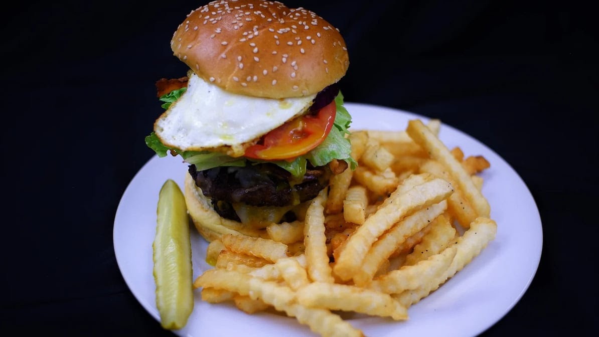 Dolly's Farmhouse Restaurant - Photo 4