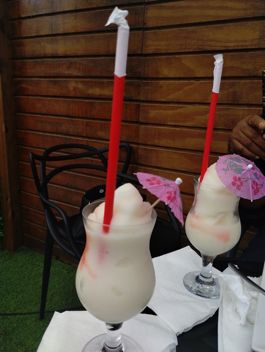The Yard Bar and Grill - Photo 9